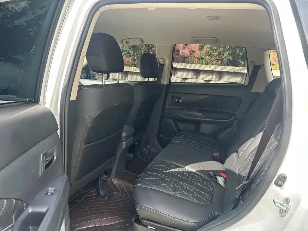 Mitsubishi Outlander 2023 из CN, фото 3