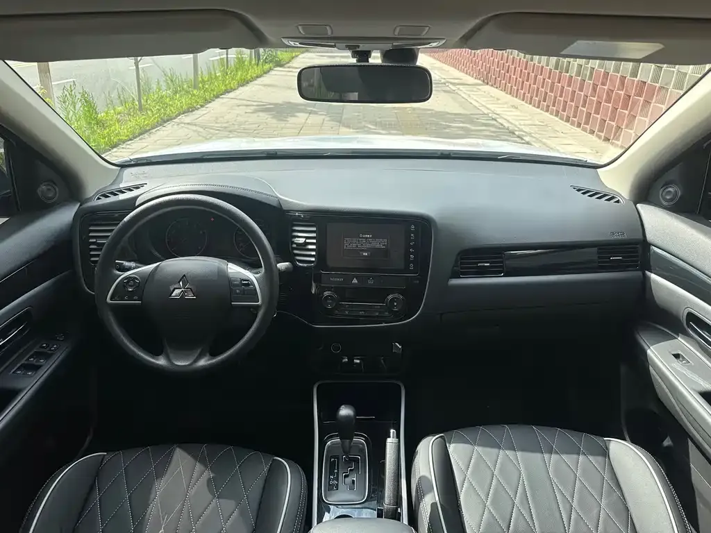 Mitsubishi Outlander 2023 из CN, фото 5