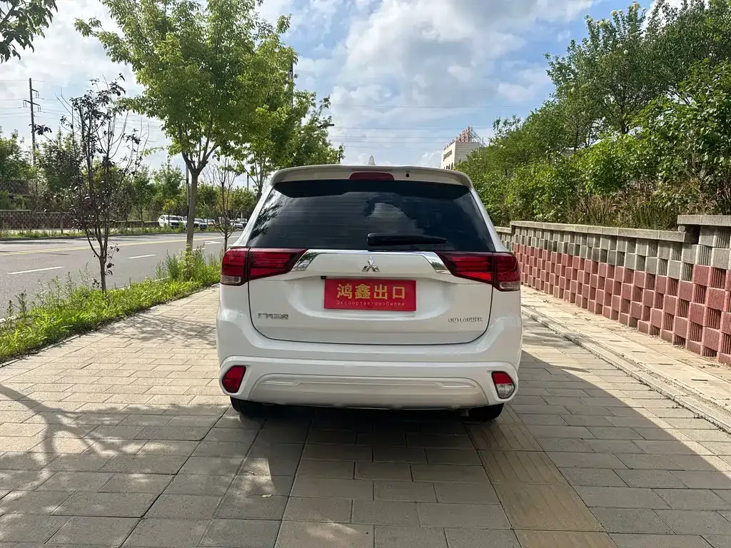 Mitsubishi Outlander 2023 из CN, фото 8