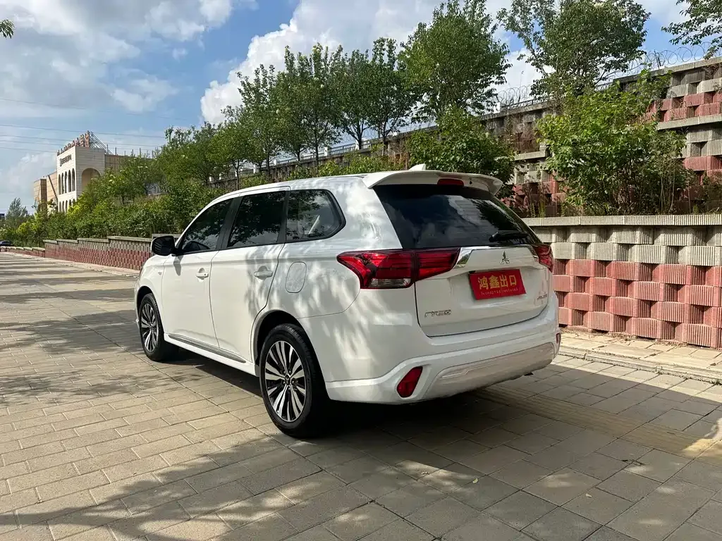 Mitsubishi Outlander 2023 из CN, фото 7