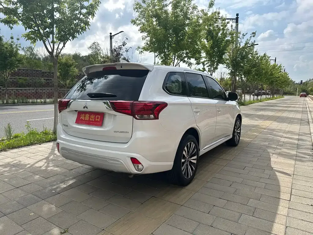 Mitsubishi Outlander 2023 из CN, фото 10