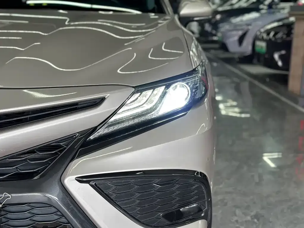 Toyota Camry — фото 7