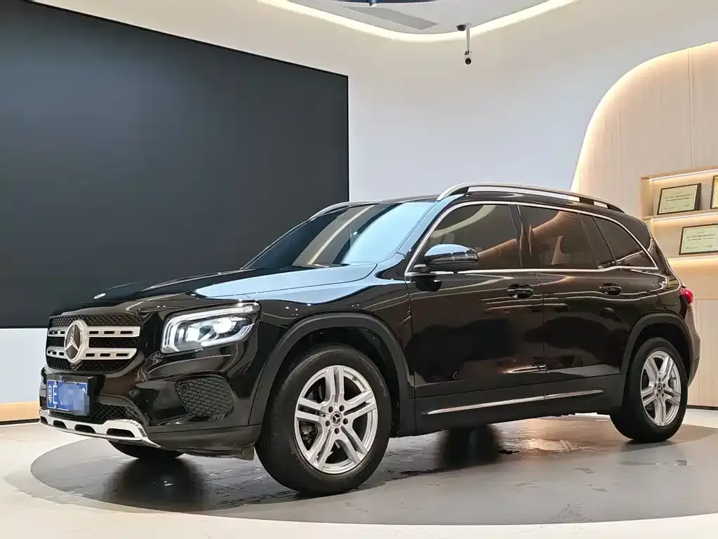 Mercedes-Benz GLB — фото 1