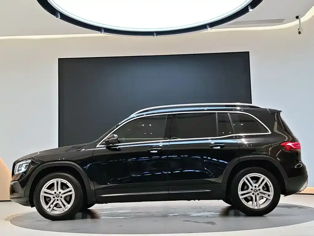 Mercedes-Benz GLB — фото 9