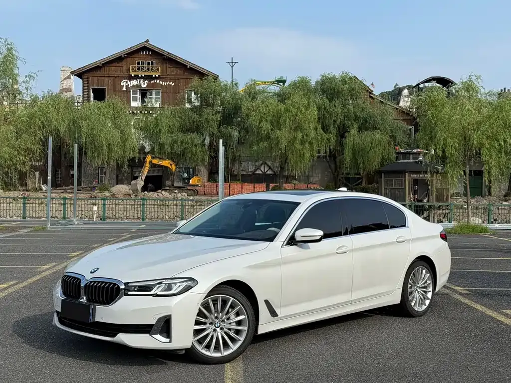 BMW 5 Series — фото 1