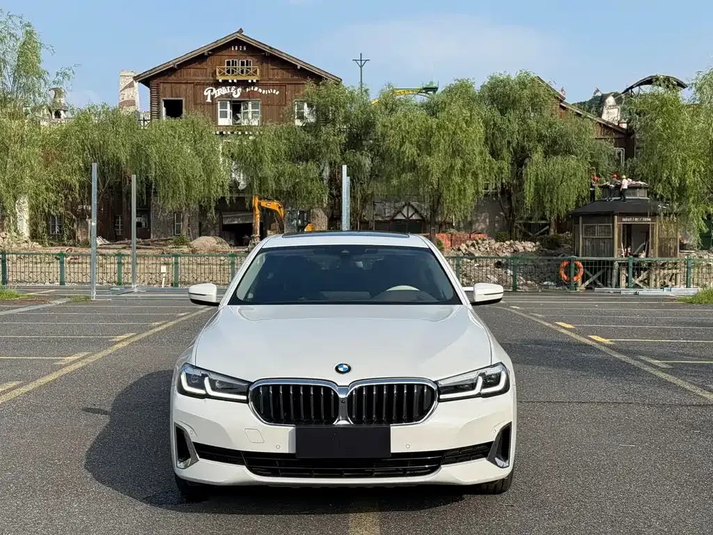 BMW 5 Series — фото 10