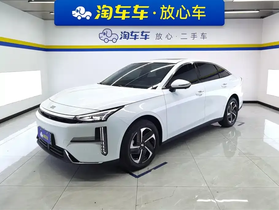 Geely Galaxy L6 — фото 1