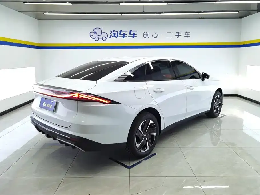 Geely Galaxy L6 — фото 2