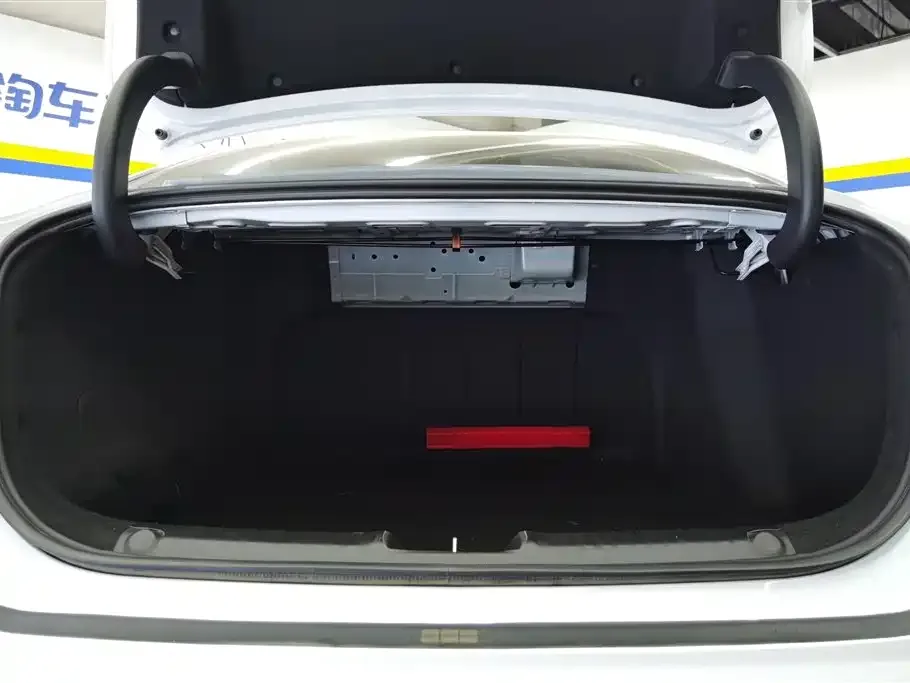 Geely Galaxy L6 — фото 4