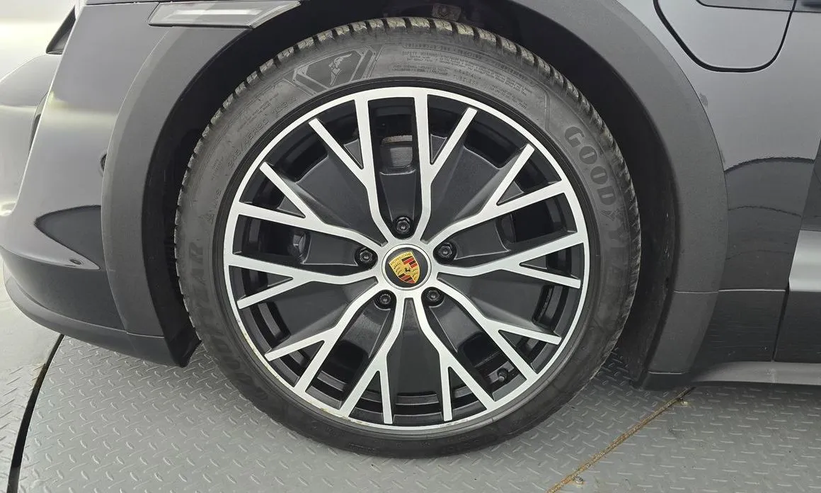 Porsche Taycan 2022 из KR, фото 7