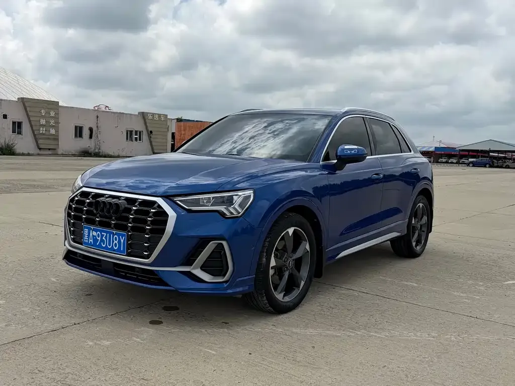 Audi Q3 — фото 1