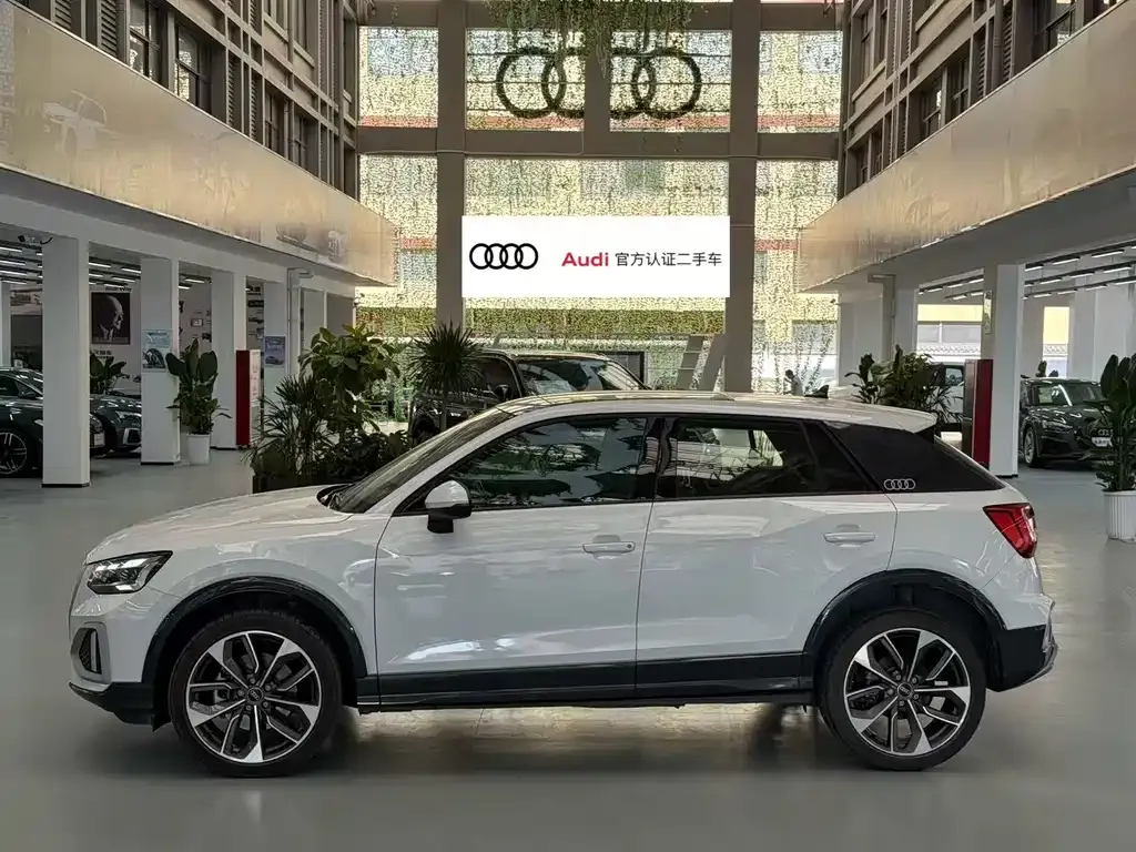 Audi Q2L — фото 3