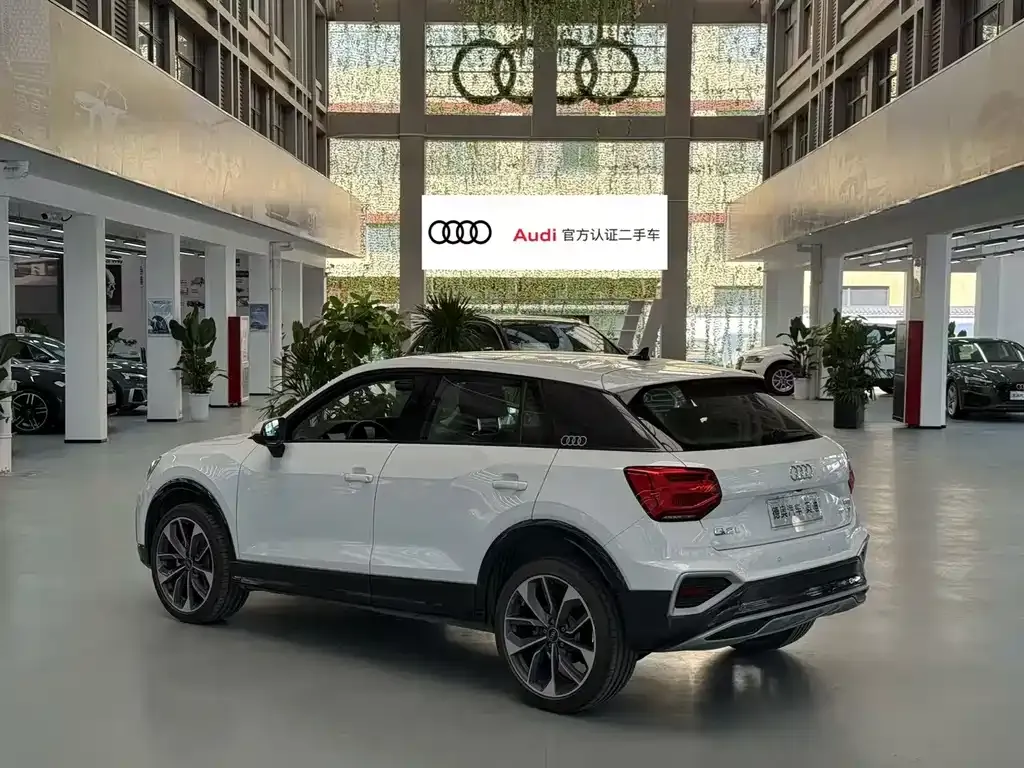 Audi Q2L — фото 9