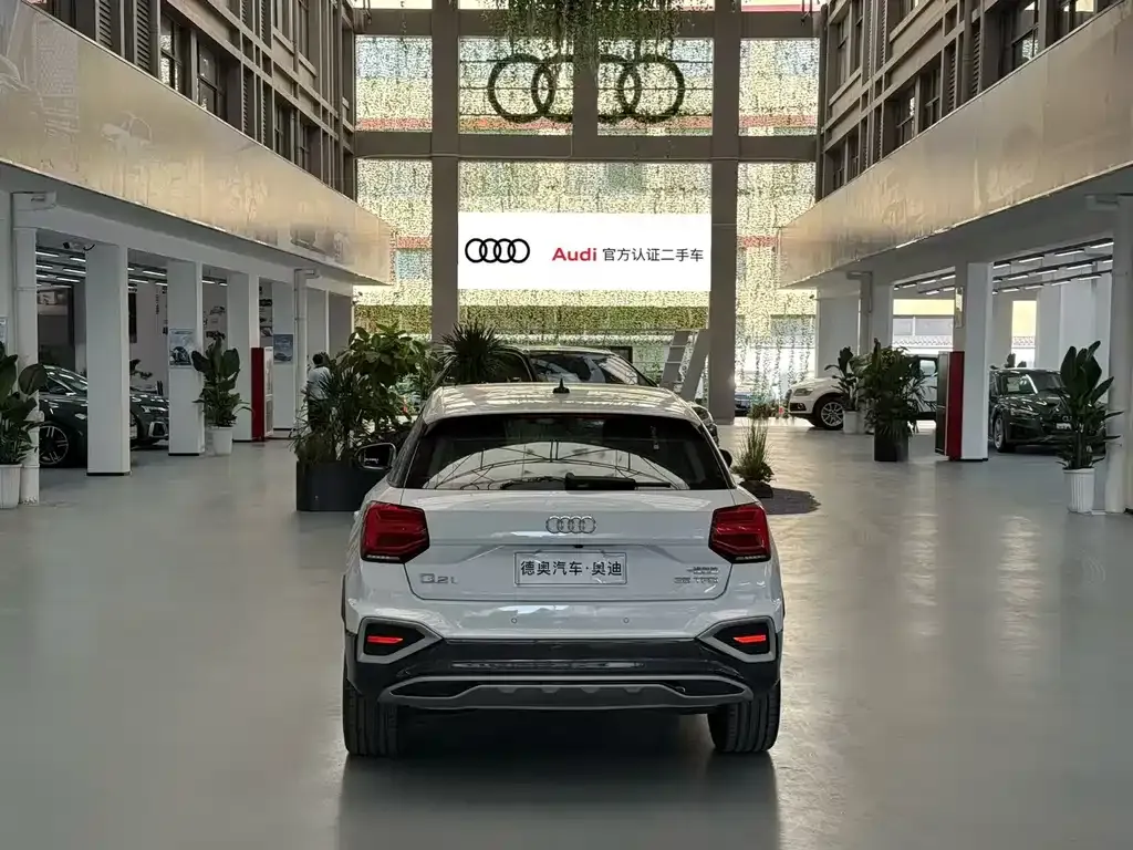 Audi Q2L — фото 4