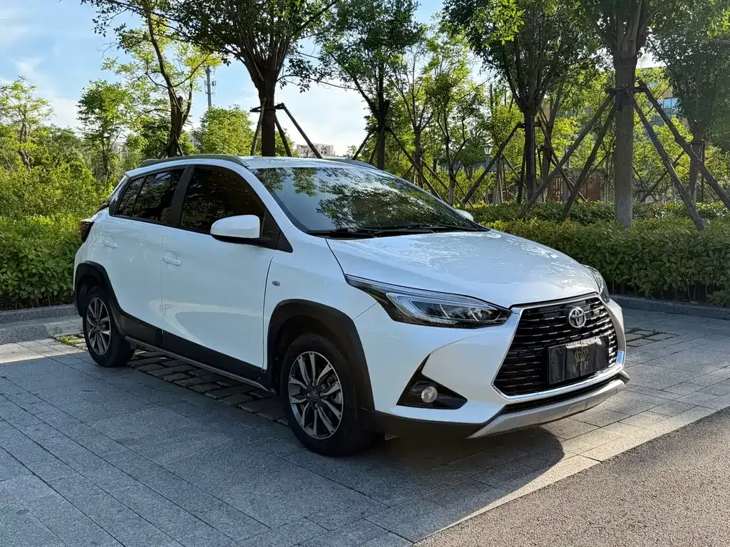 Toyota Yaris L — фото 10
