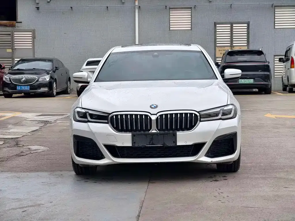 BMW 5 Series — фото 5