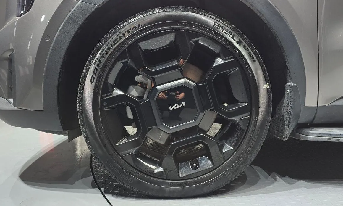 Kia Sorento — фото 8