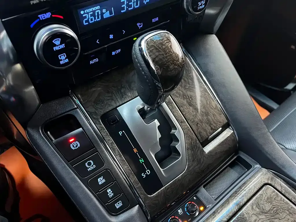 Toyota Vellfire — фото 8