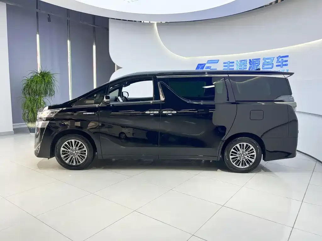 Toyota Vellfire — фото 4