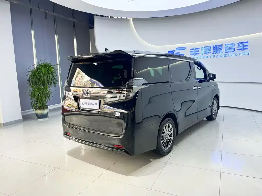 Toyota Vellfire — фото 7