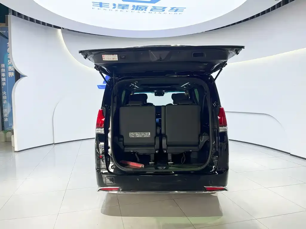 Toyota Vellfire — фото 2