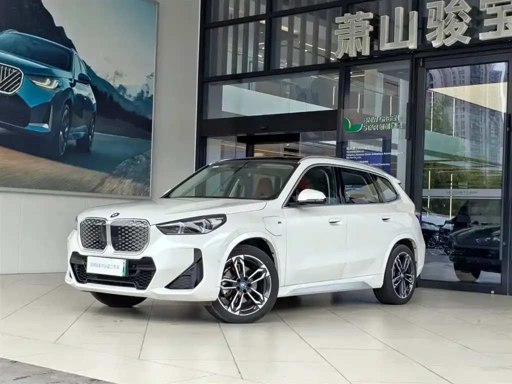 BMW iX1