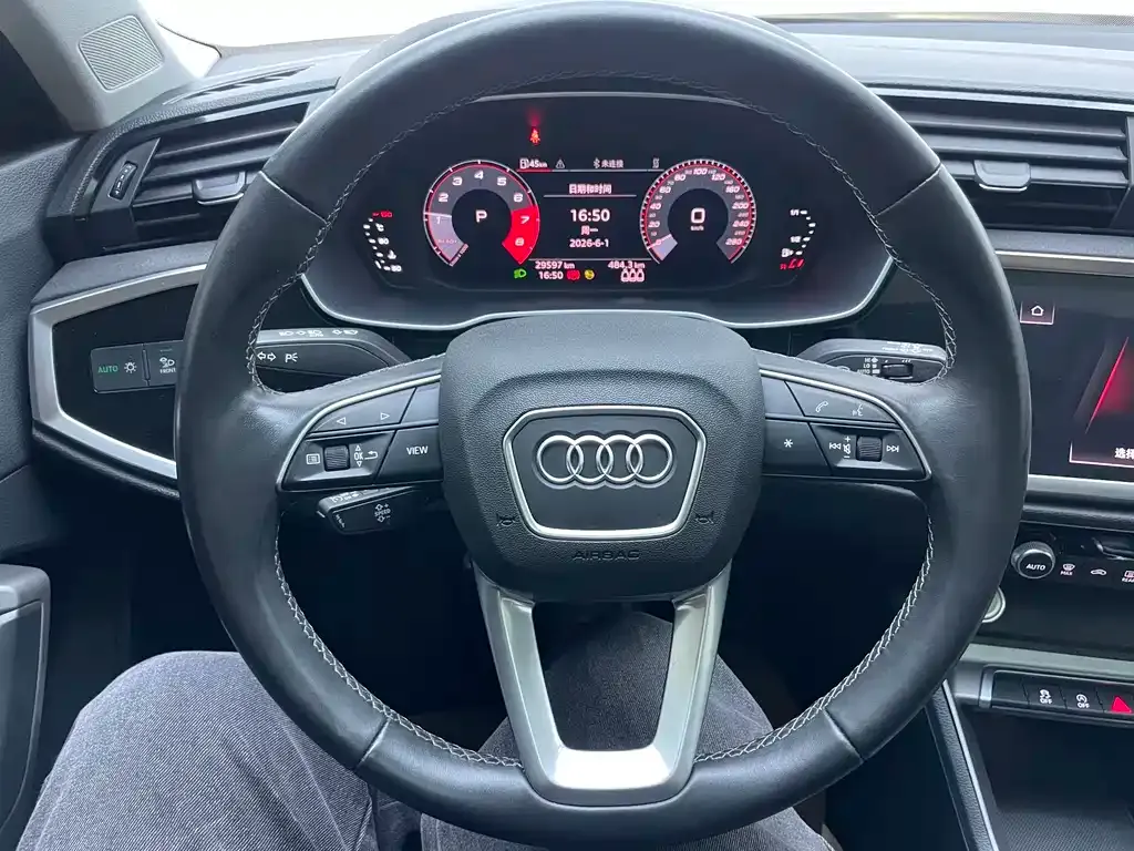 Audi Q3 — фото 10