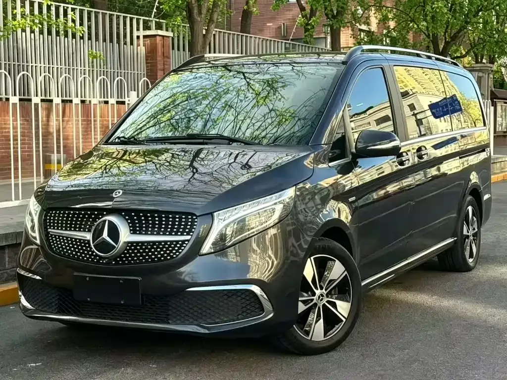 Mercedes-Benz V-Class — фото 1