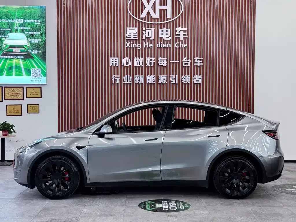 Tesla Model Y — фото 5