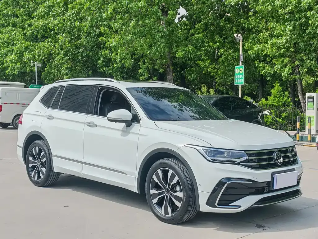 Volkswagen Tiguan L — фото 6