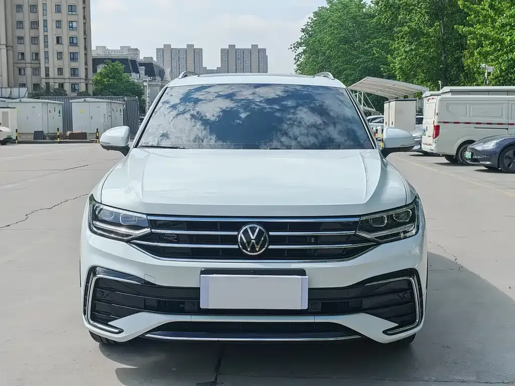 Volkswagen Tiguan L — фото 4