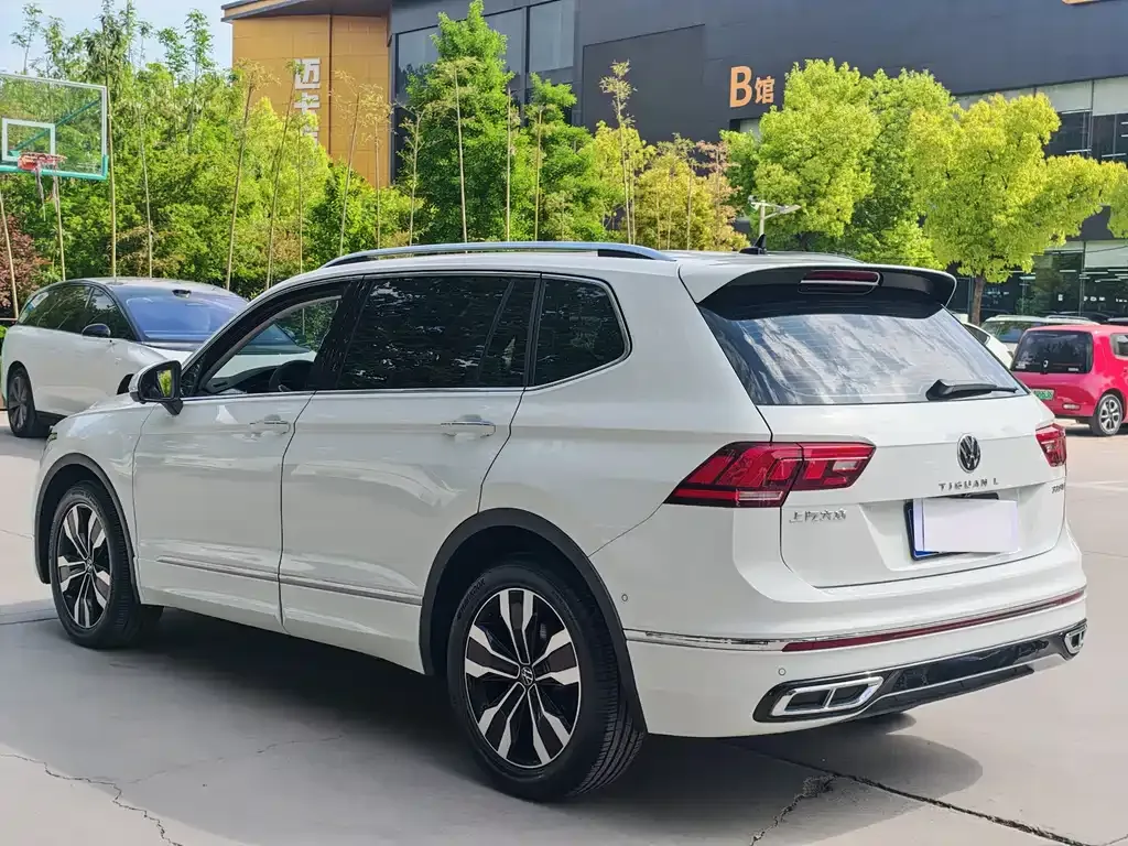 Volkswagen Tiguan L — фото 7