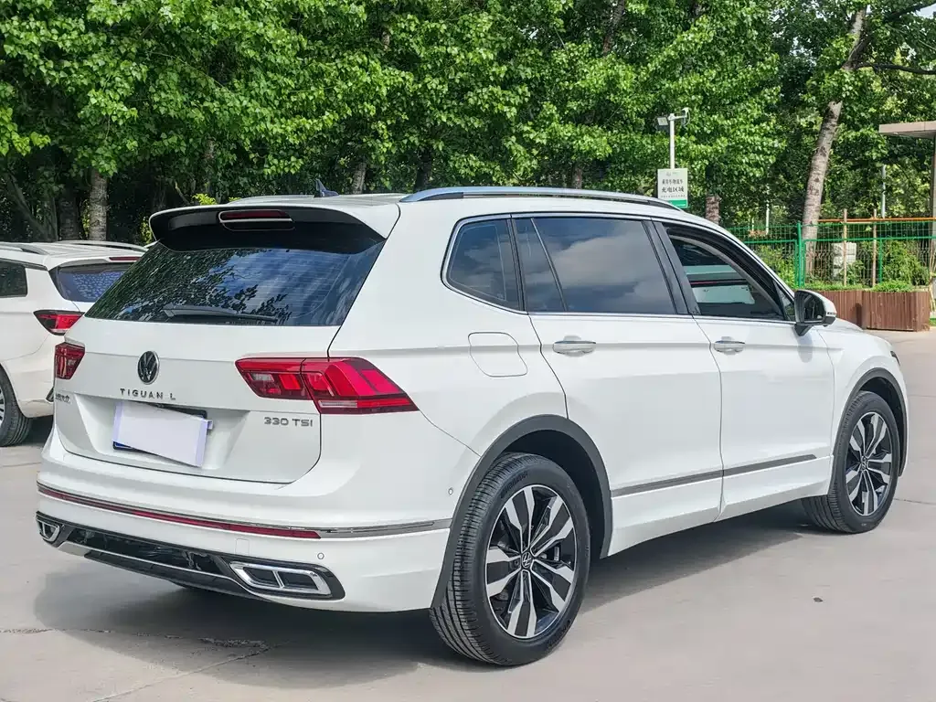 Volkswagen Tiguan L — фото 10