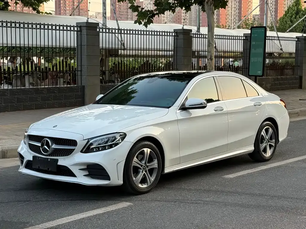 Mercedes-Benz C-Class — фото 1