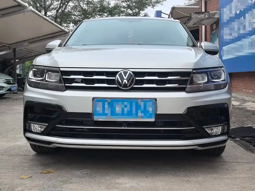Volkswagen Tiguan L — фото 2