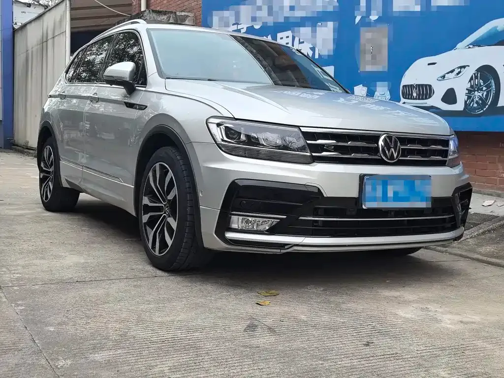 Volkswagen Tiguan L — фото 8
