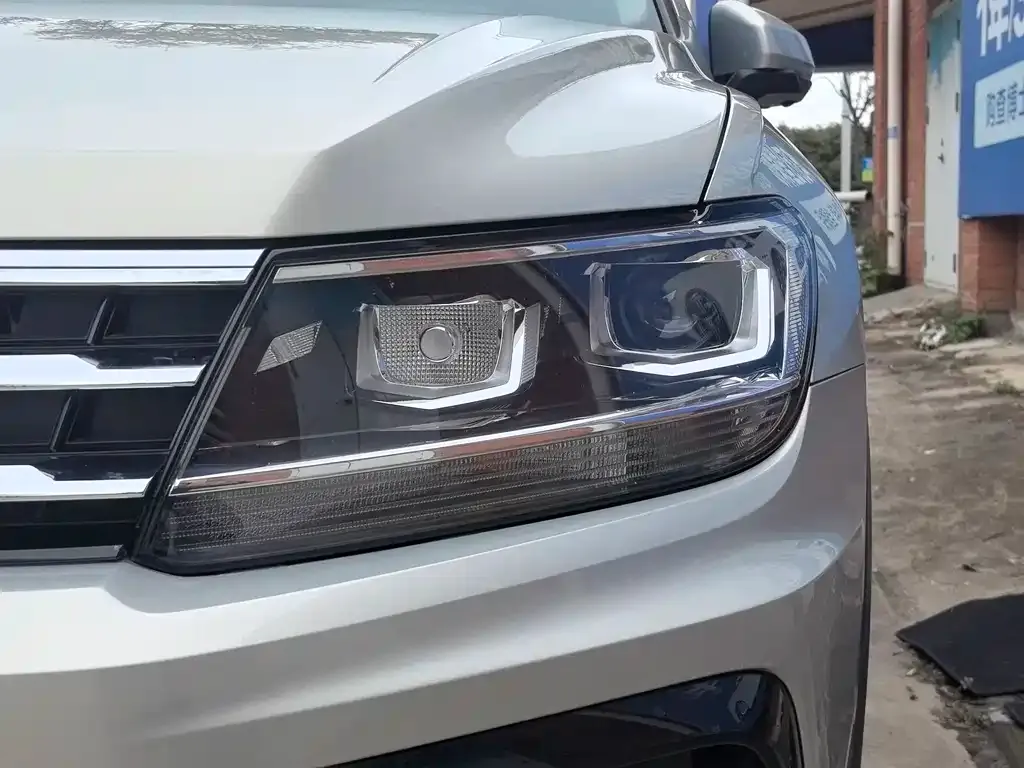 Volkswagen Tiguan L — фото 6