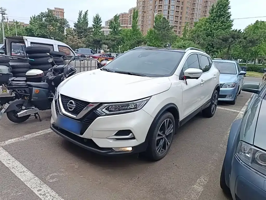 Nissan Qashqai — фото 1