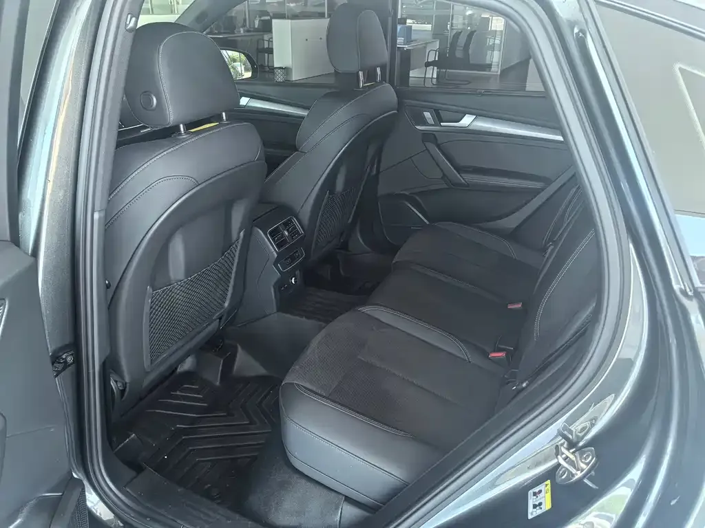 Audi Q5L Sportback — фото 4