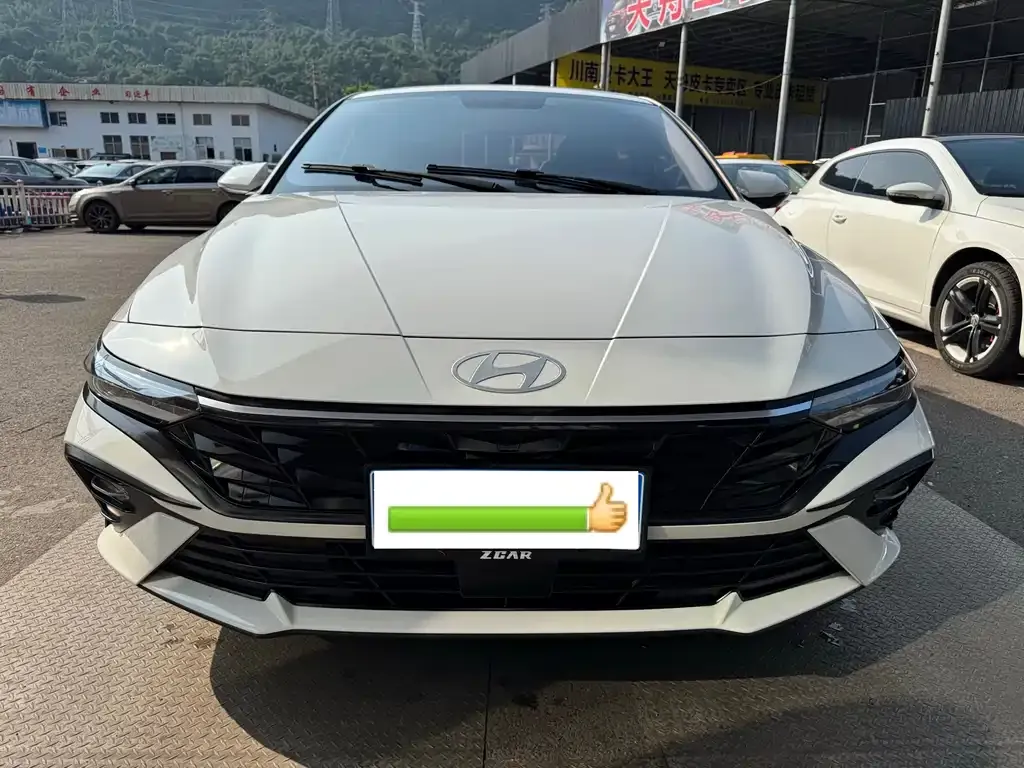 Hyundai Elantra — фото 2