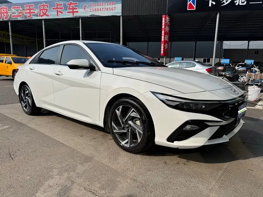 Hyundai Elantra — фото 3