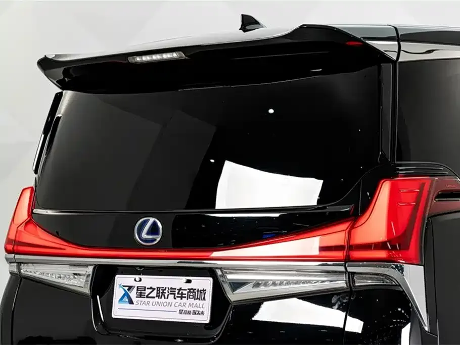 Lexus LM — фото 3