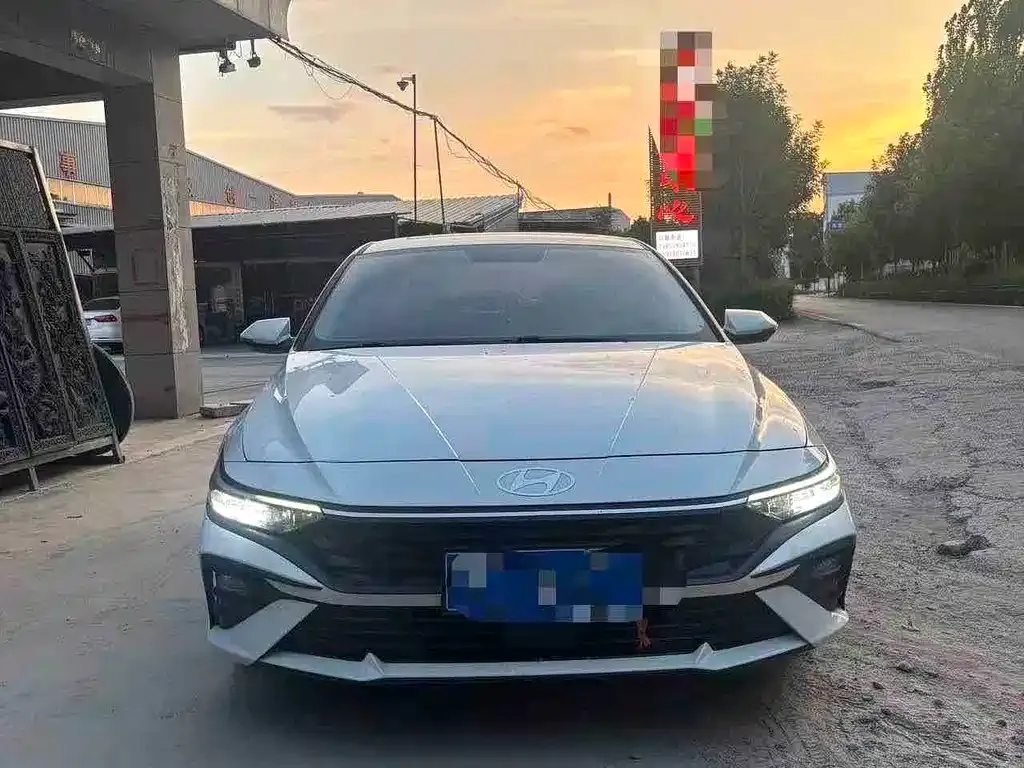 Hyundai Elantra — фото 3