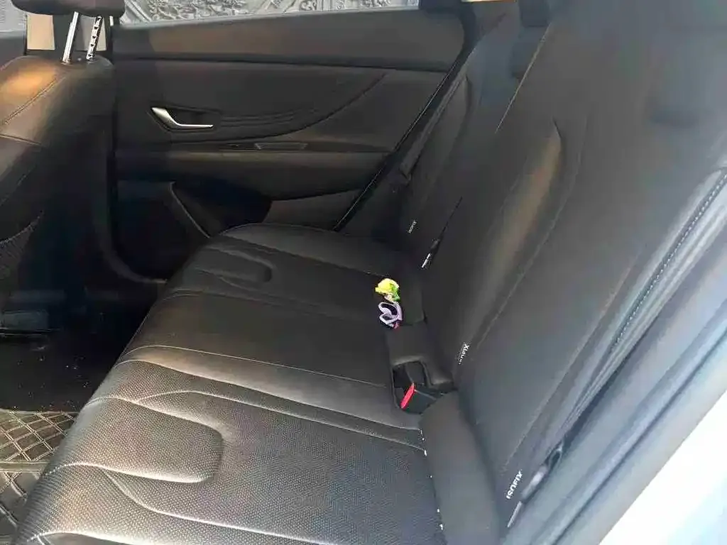 Hyundai Elantra — фото 2