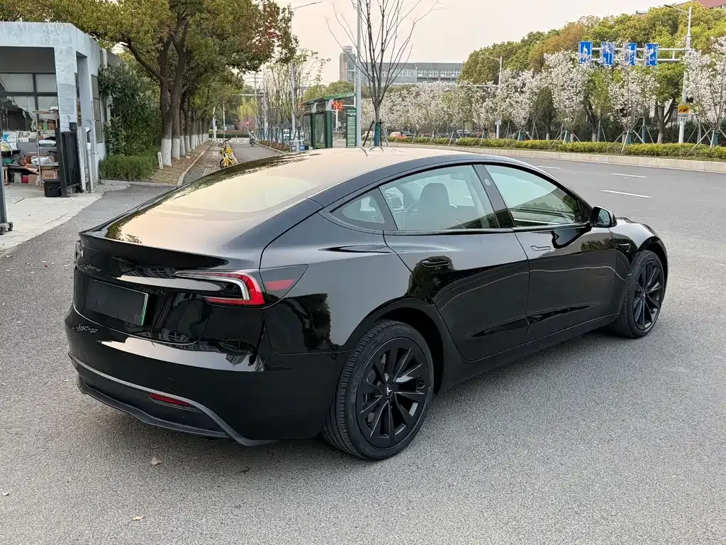 Tesla Model 3 — фото 4
