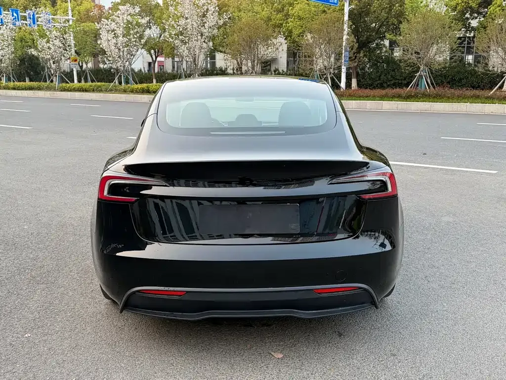 Tesla Model 3 — фото 8