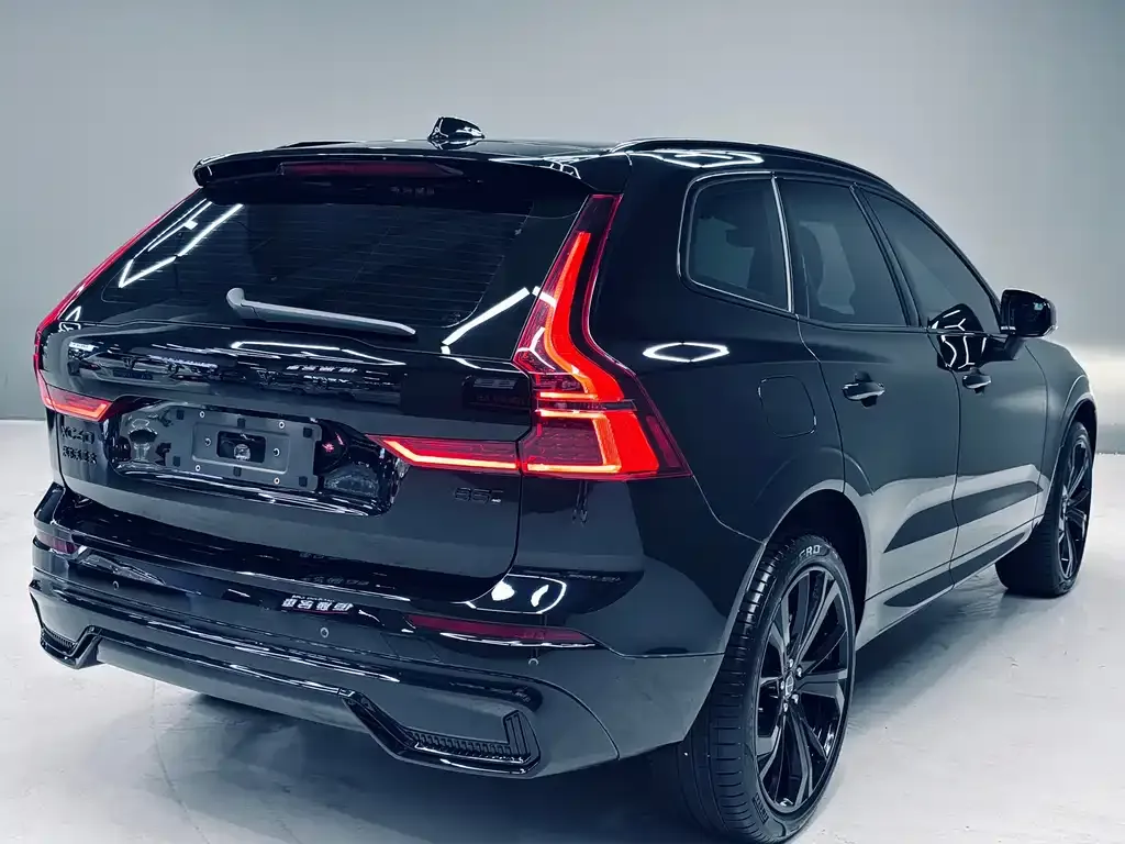 Volvo XC60 — фото 9