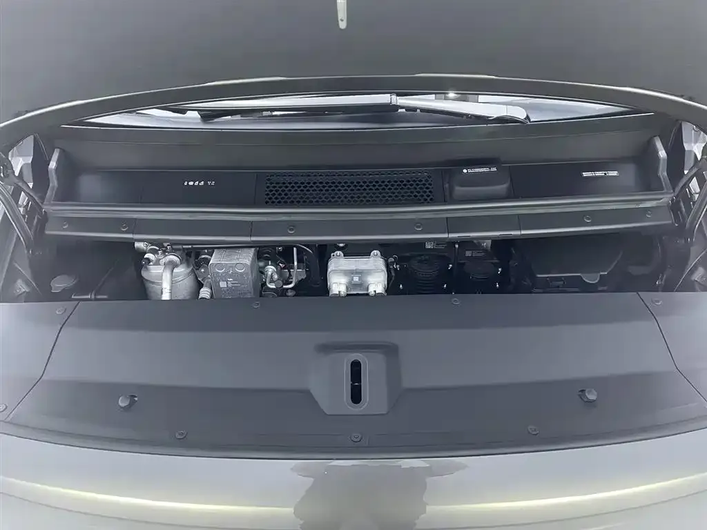 Li Auto MEGA — фото 4