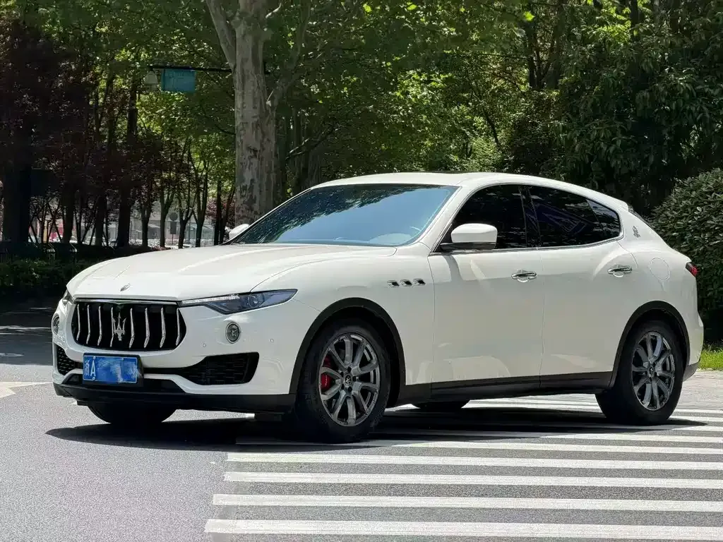 Maserati Levante — фото 1