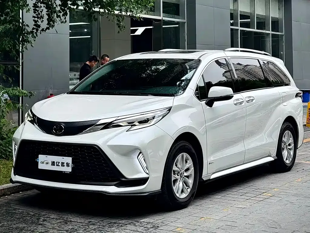 Toyota Granvia — фото 1